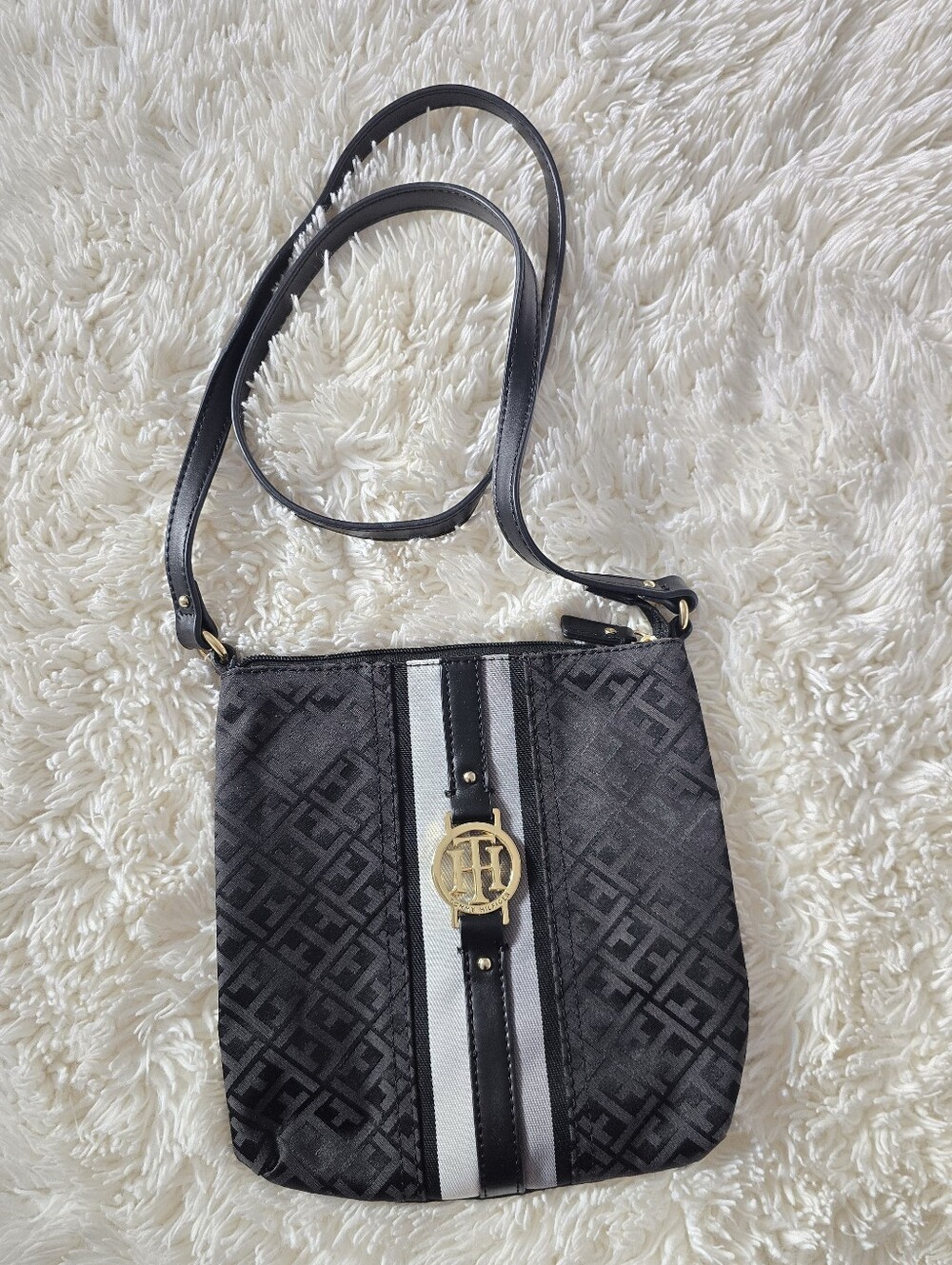 Tommy Hilfiger Crossbody Bag - Picture 5 of 9